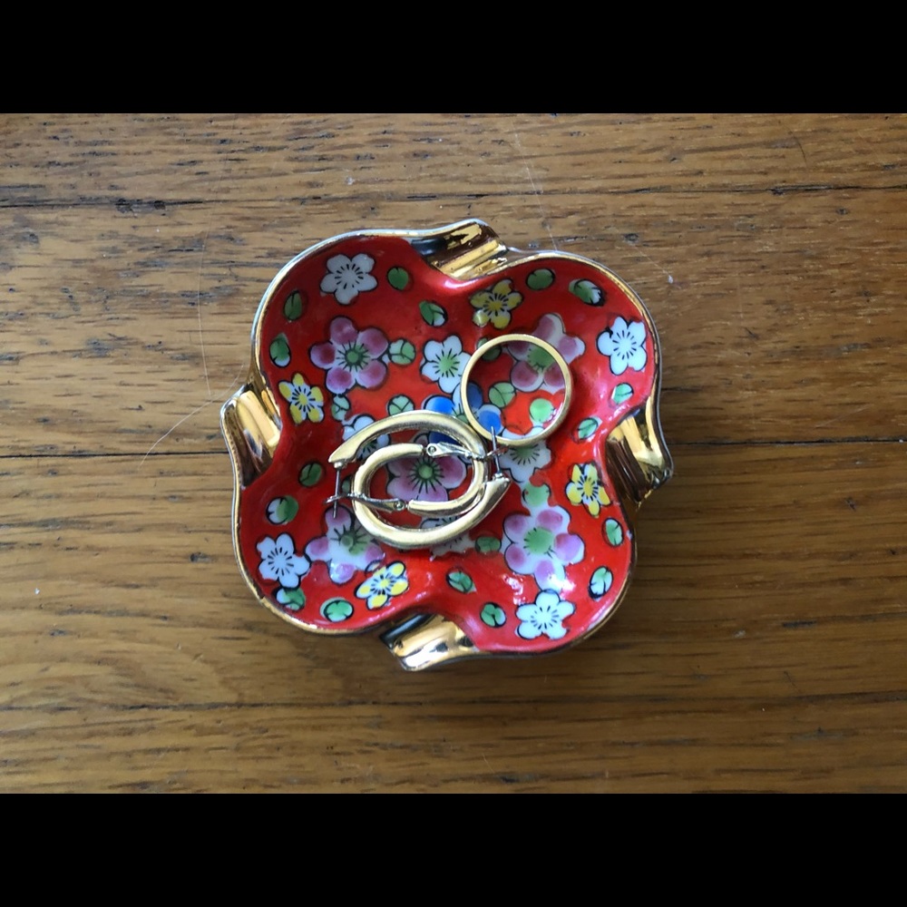 Vintage Hand Painted Floral Ashtrays Made in Japan - Picture 9 of 10